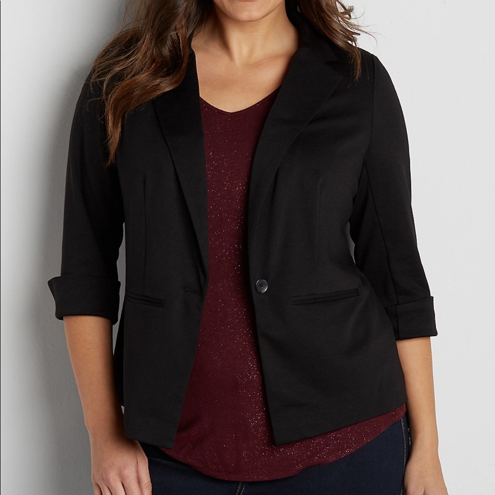 Maurice’s black fitted blazer